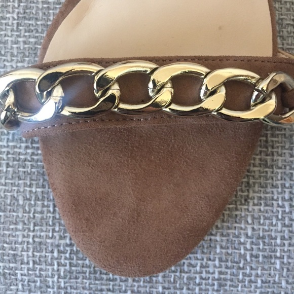 NWOT Nine West Sandals with Gold Chain - Picture 5 of 5